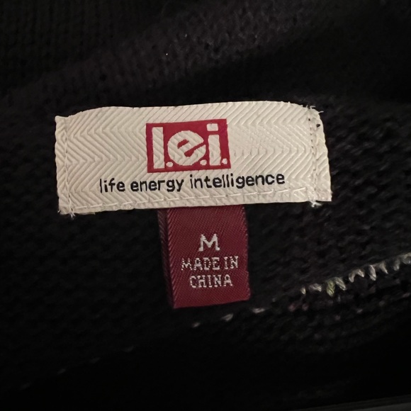l.e.i. Sweater - Picture 4 of 5